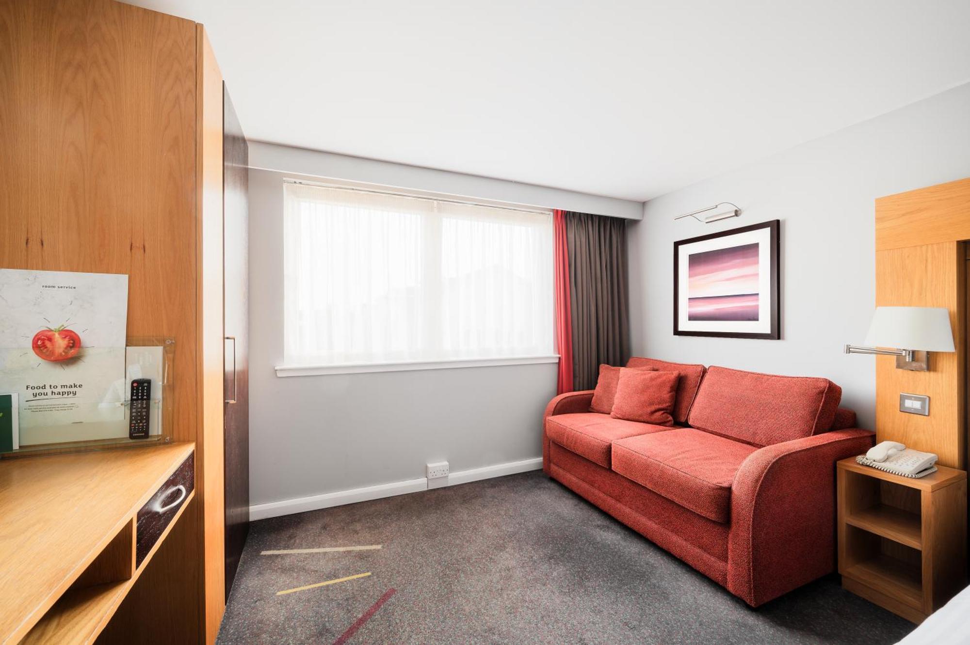 Отель Aberdeen West By Ihg