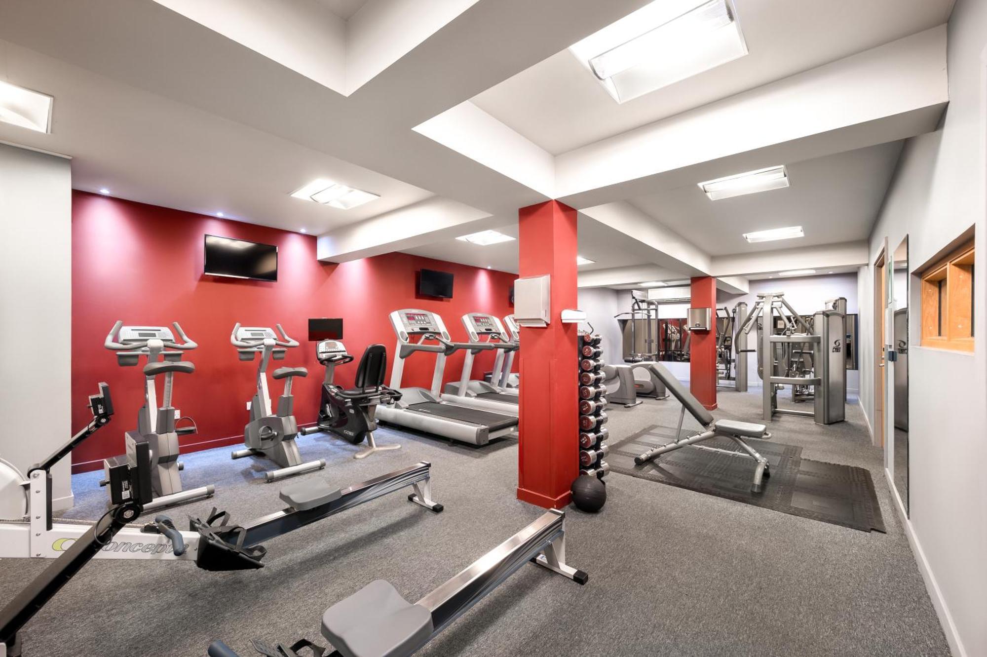 Отель Aberdeen West By Ihg 4*