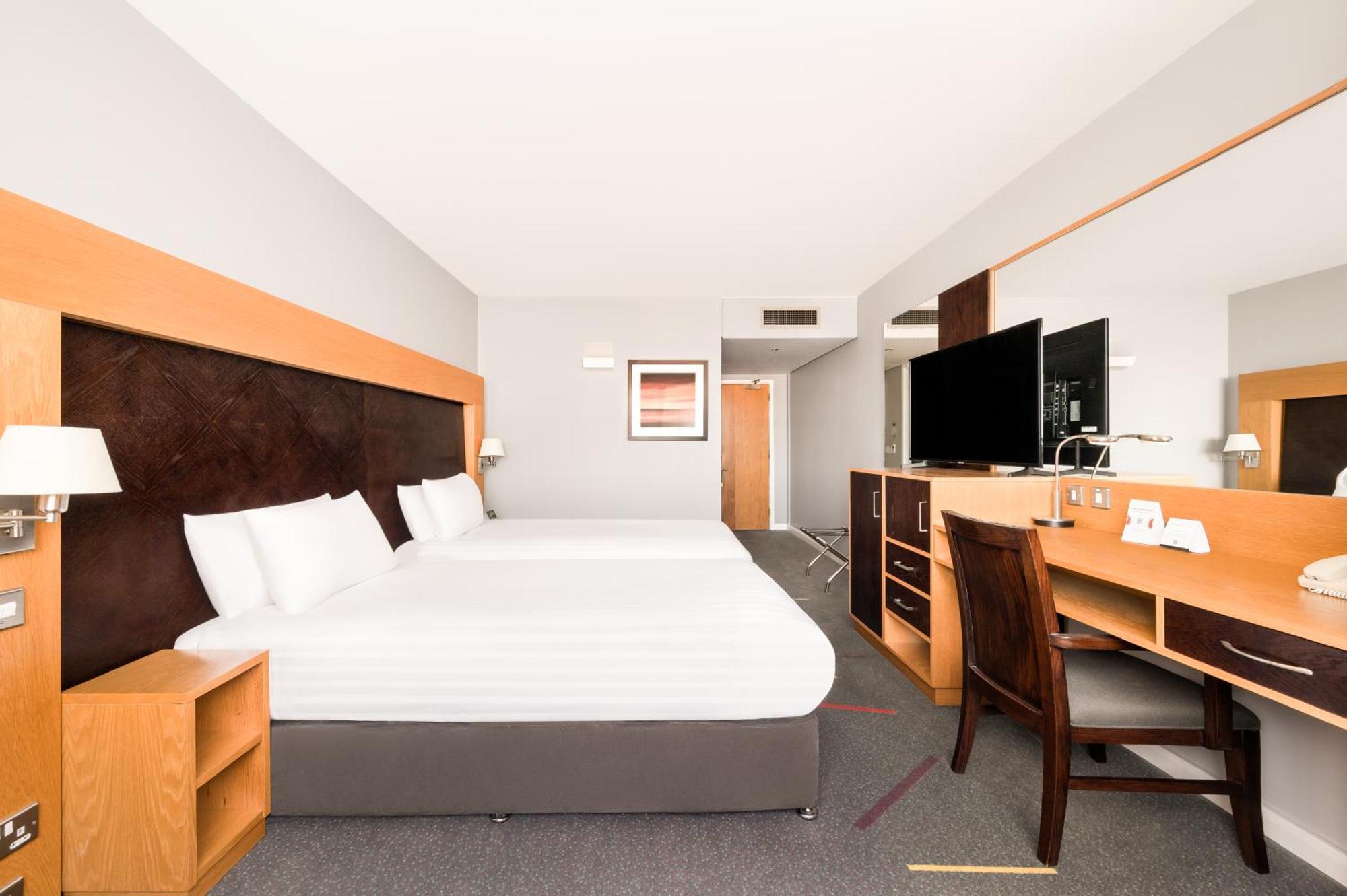 Отель Aberdeen West By Ihg